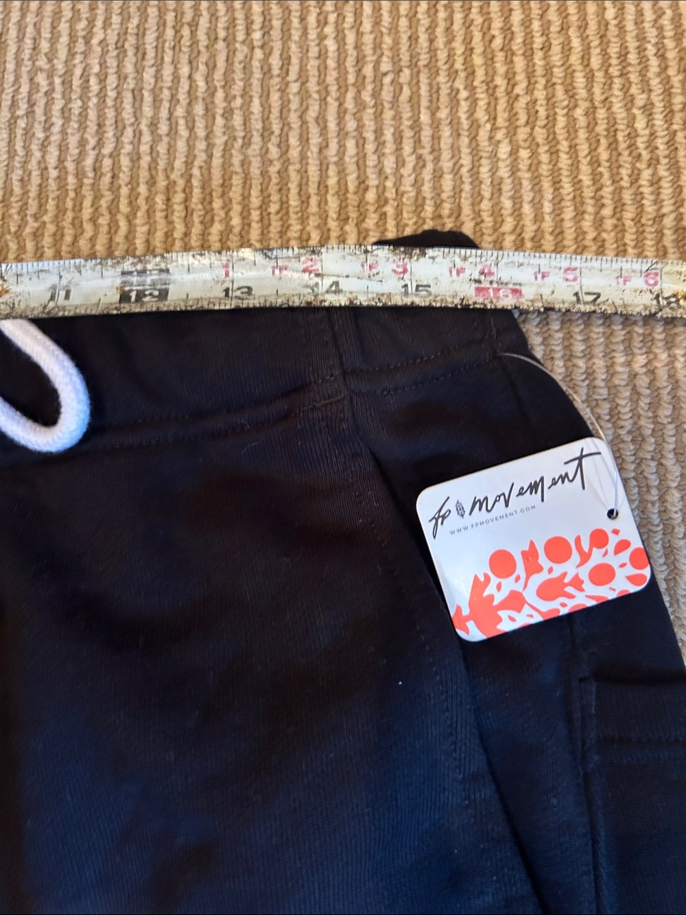 NWT FREE PEOPLE movement top score barrel sweatpants in black size large - Picture 10 of 12